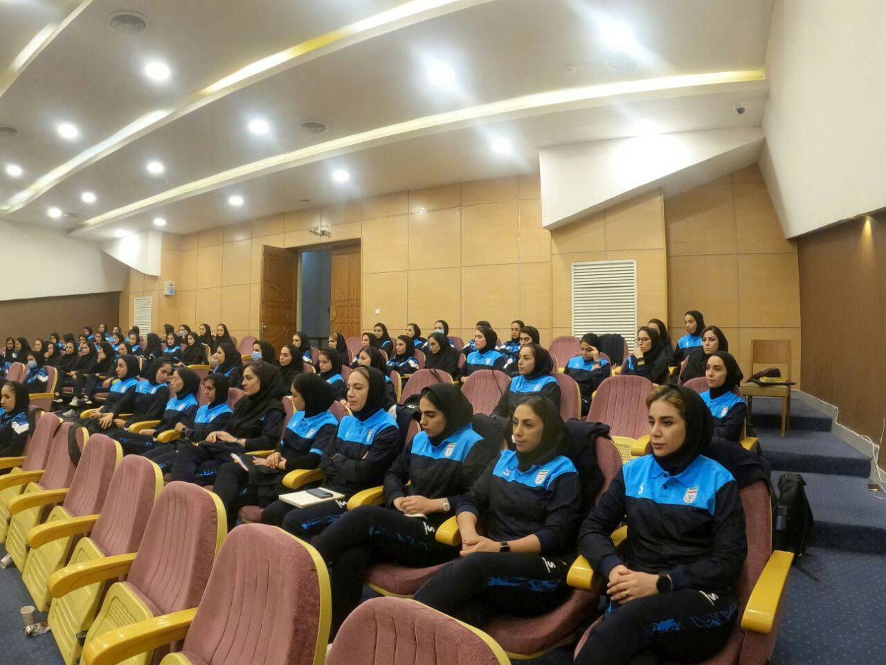 افزایش دانش داوران فوتسال بانوان خوزستان