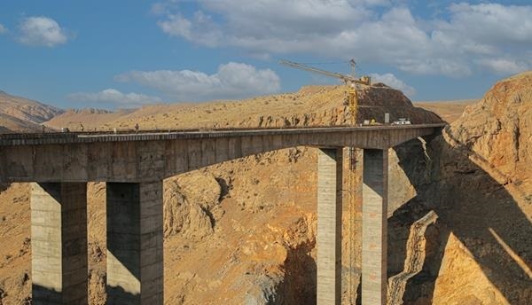 ساخت مرتفع ترین پل کشور در آزادراه اصفهان-شیراز