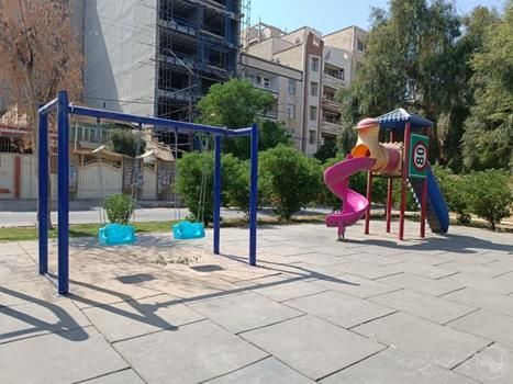 نصب وسایل جدید بازی کودکان در پارک گلچهره اهواز
