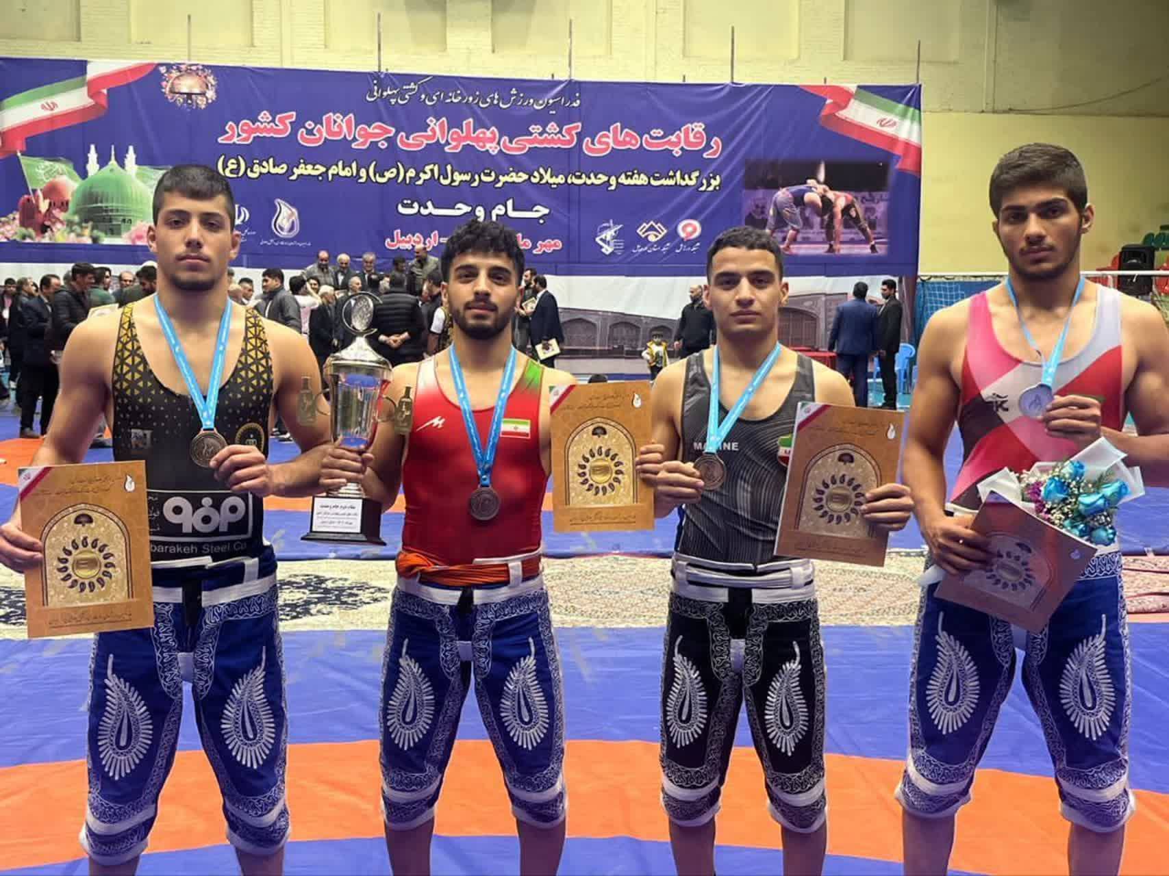 چهارنشان رنگارنگ اصفهان در رقابت‌های کشتی پهلوانی کشور