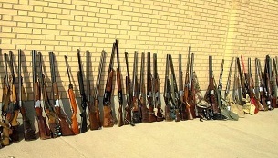 تحویل داوطلبانه ۸۰ قبضه سلاح در قلعه گنج