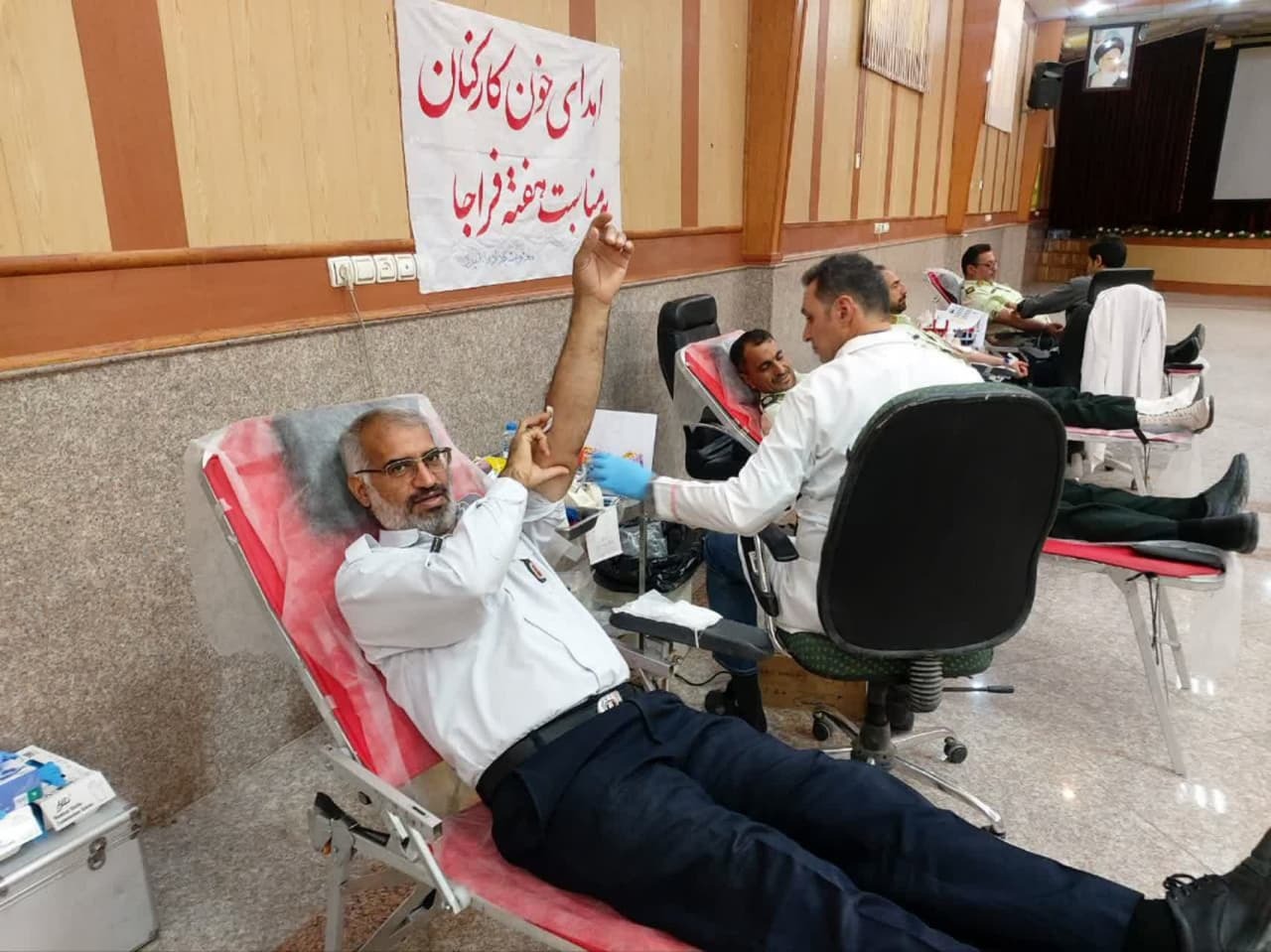 کارکنان فرماندهی انتظامی استان خون اهدا کردند