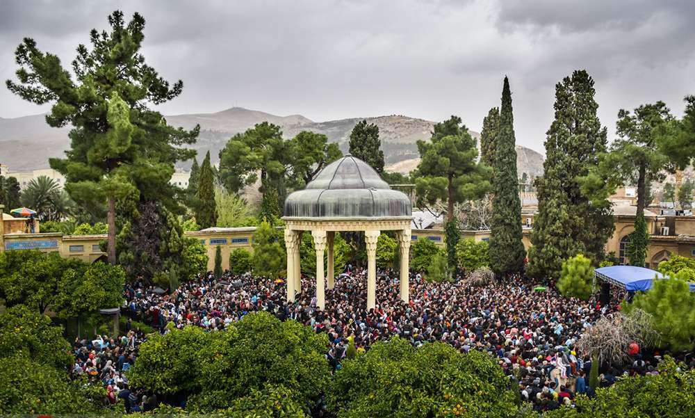 بازدید رایگان از آرامگاه حافظ ؛ جمعه ۲۱ مهر