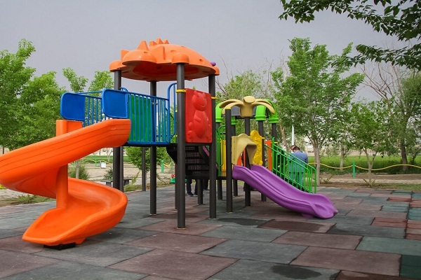 نصب وسایل بازی کودکان در پارک شهید هاشمی اهواز