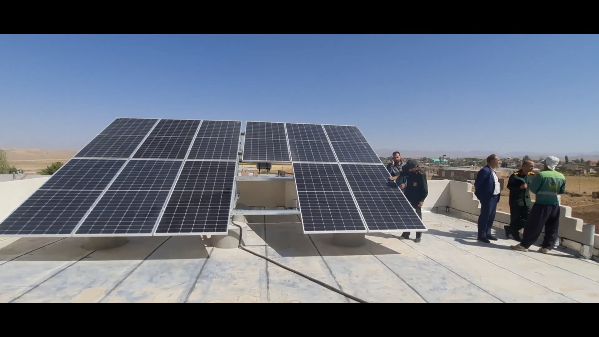بهره برداری از ۱۸ نیروگاه خورشیدی خانگی در بویین میاندشت