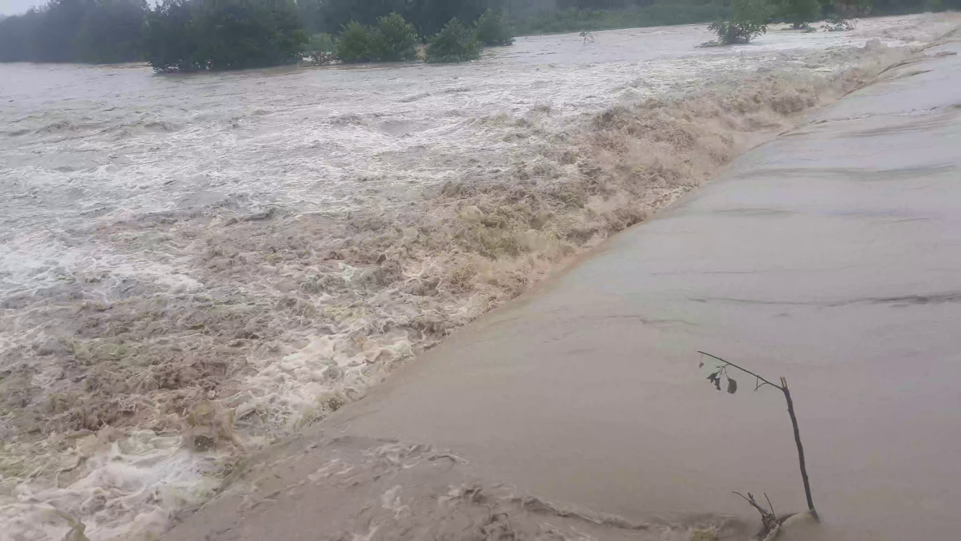 مسدودشدن راه ارتباطی ۲ روستای شهرستان فومن