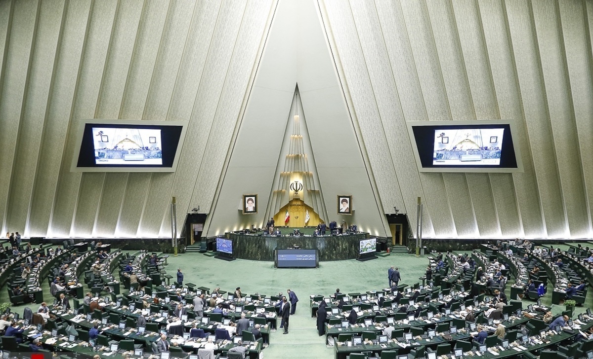 مرکز ملی فضای مجازی موظف به تنظیم سند راهبردی در فضای مجازی شد