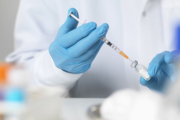 تزریق واکسن آنفلوآنزا برای گروه‌های پرخطر در همدان رایگان است