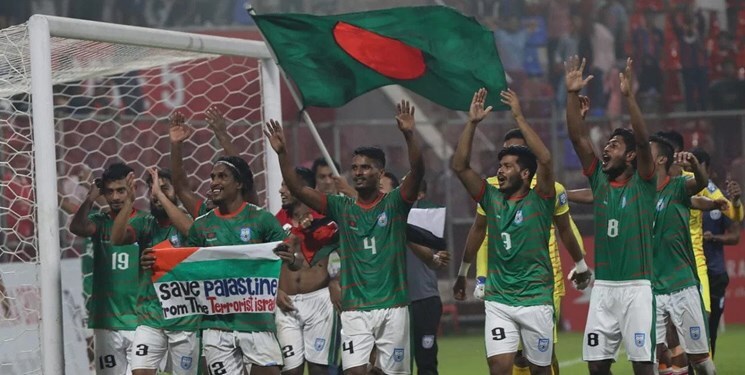 جشن صعود تیم ملی بنگلادش با پرچم فلسطین