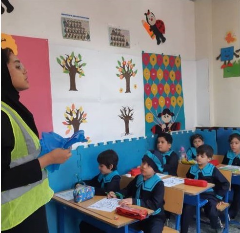 آموزش تفکیک زباله از مبداء به کودکان در منطقه 21 تهران