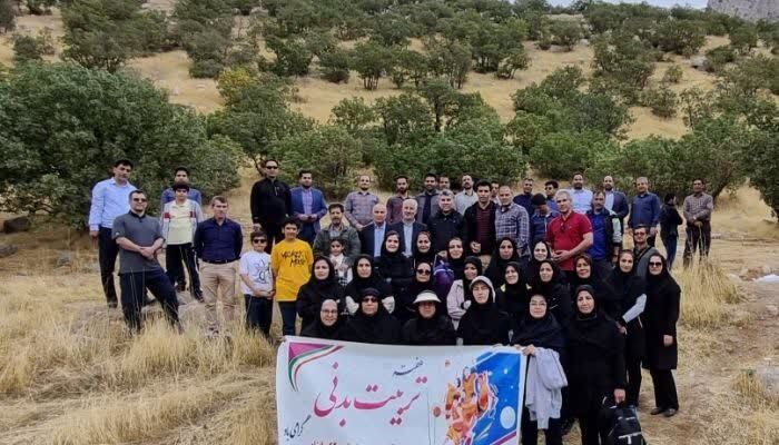 همایش کوهپیمایی معلمان تربیت بدنی در کرمانشاه