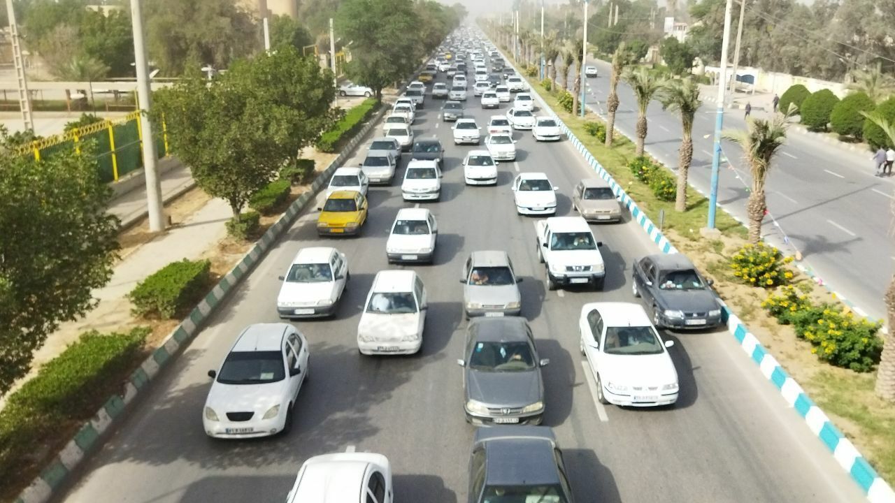 همزمان با بازگشایی مدارس خیابان‌های همدان گره ترافیکی ندارد