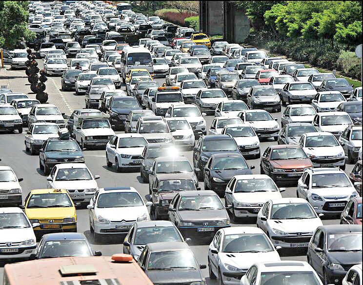 واژگونی تریلی در مشهد و ترافیک سنگینی در بزرگراه ۱۰۰متری، صبح امروز