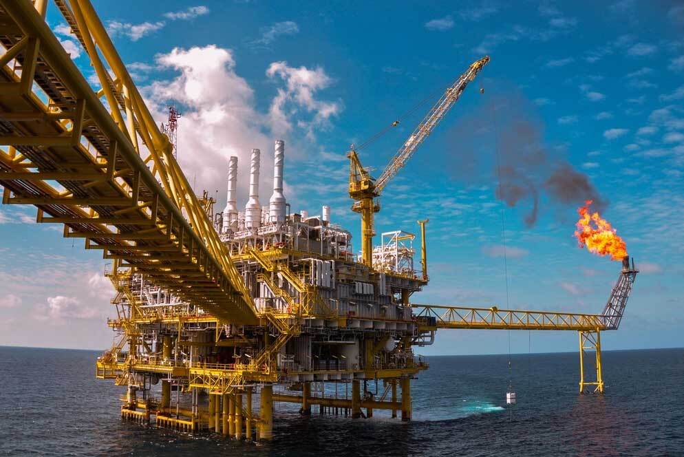 حفر و تکمیل ۵۵ حلقه چاه نفت و گاز در مناطق نفت خیز خشکی و دریایی کشور