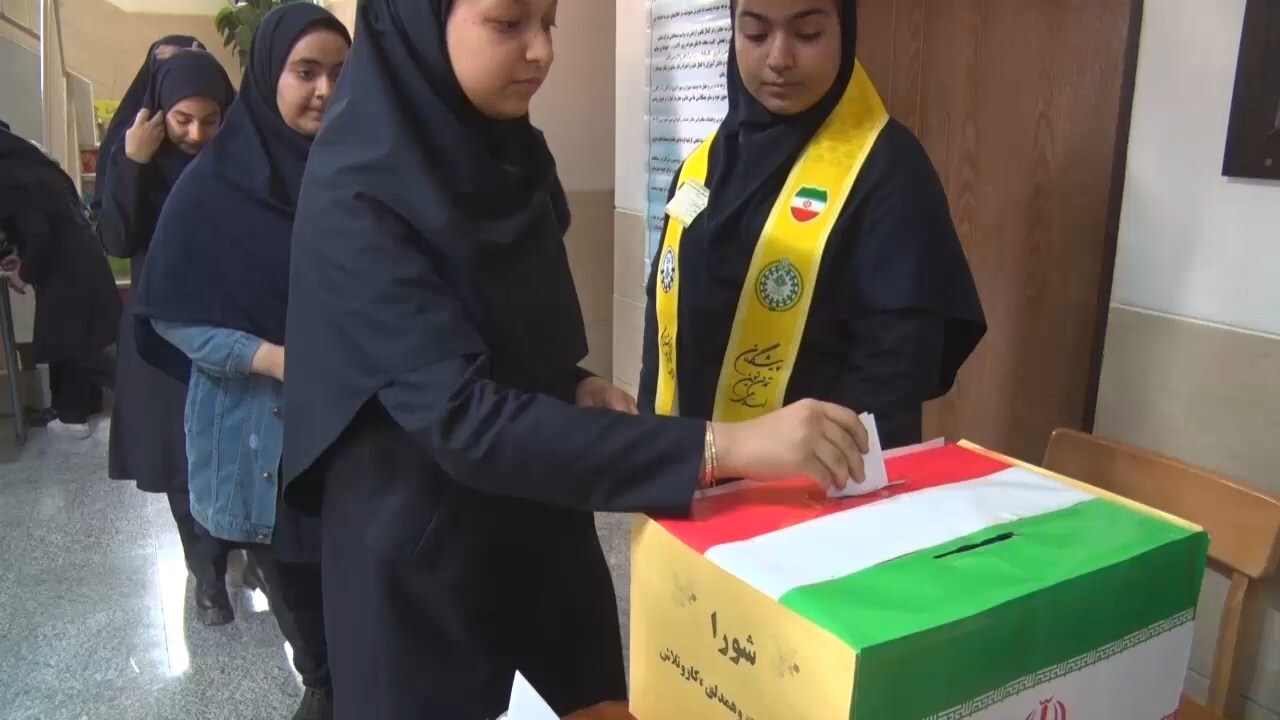 انتخابات شورای دانش آموزی در اردستان