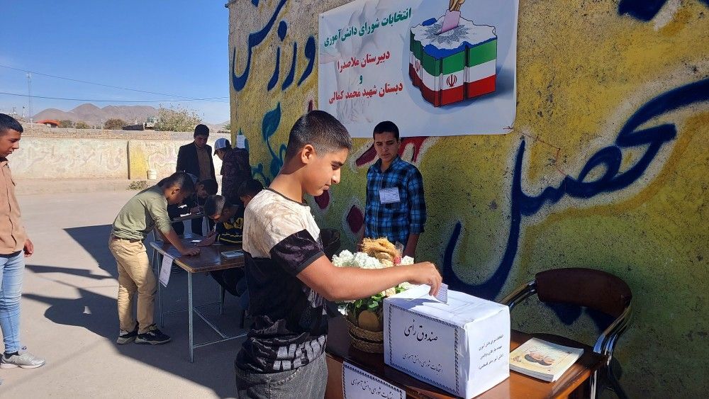 برگزاری انتخابات شورای دانش آموزی در فیروزه