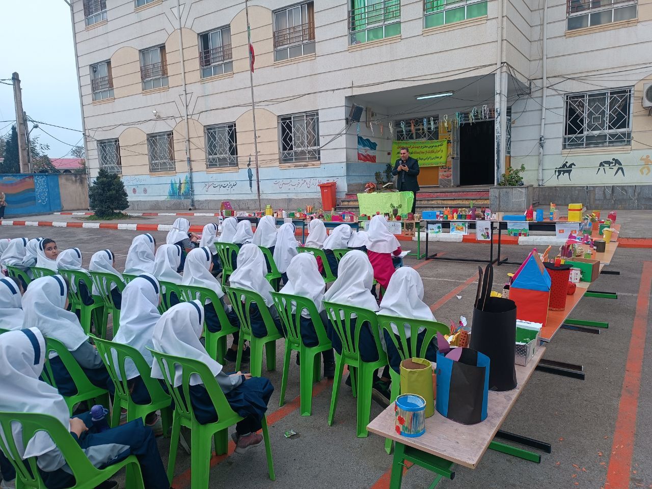 برپایی جشنواره دست ساخته‌های دانش آموزان با زباله‌های خشک در تولمشهر