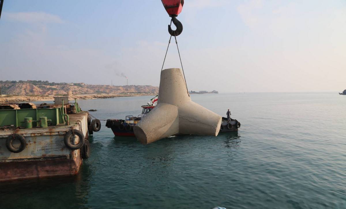 نوسازی موج شکن حوضچه آرامش قایق‌های عملیاتی در پایانه نفتی خارگ ‌‌‌