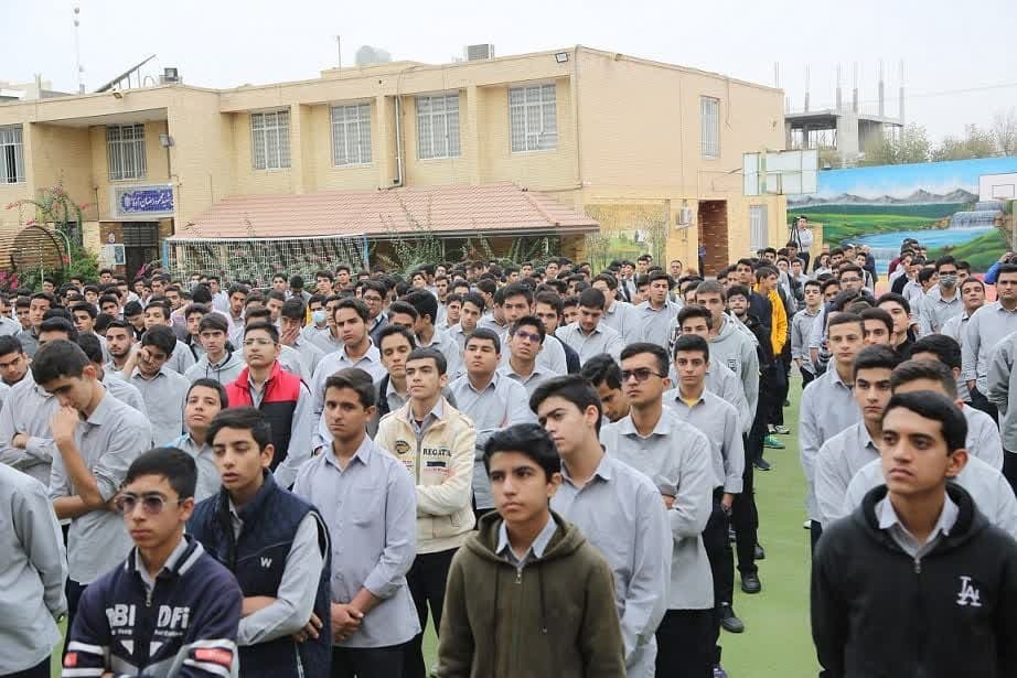 هدیه ۱۰ میلیونی دانش آموزان یزدی برای آزادی زندانی