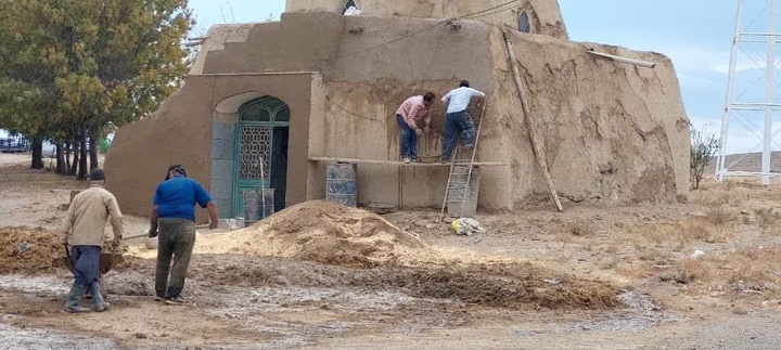 آغاز مرمت آستان امامزادگان روستای وروان فراهان