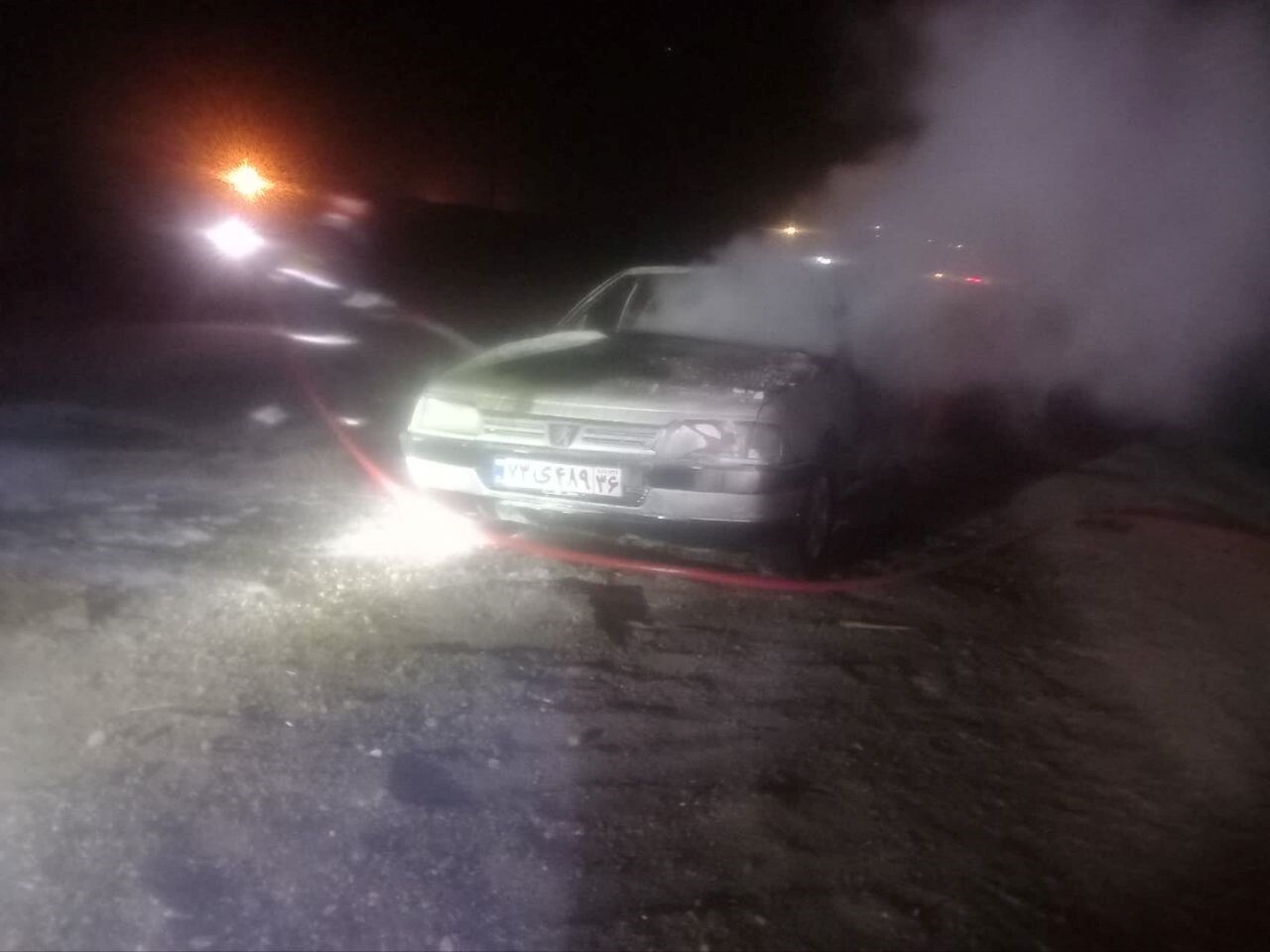 آتش سوزی خودروی ۴۰۵ در محور مشهد سرخس
