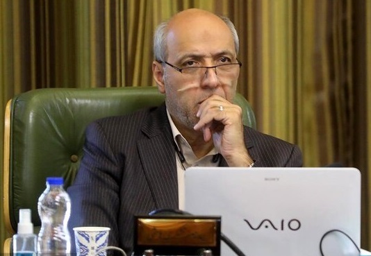 ­انتقاد عضو شورا از دریافت پول برای جای پارک در تهران