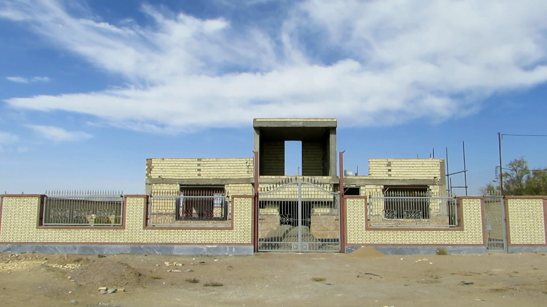 پیشرفت ۸۰ درصدی ساختمان دهیاری روستای اسفنداران جرقویه