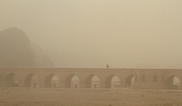 سکون جوی و انباشت آلاینده‌های هوا در آسمان نصف جهان