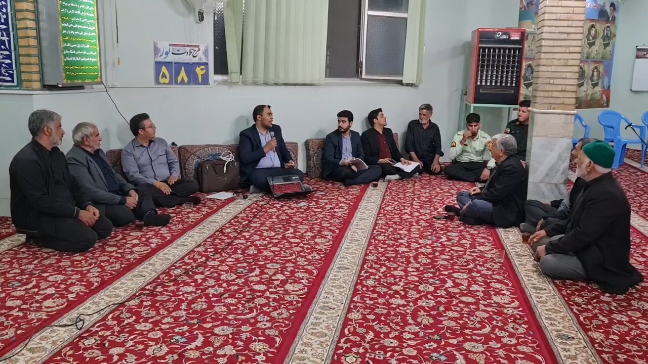 برگزاری میز خدمت مسئولان قضایی خوروبیابانک در روستای بیاضه