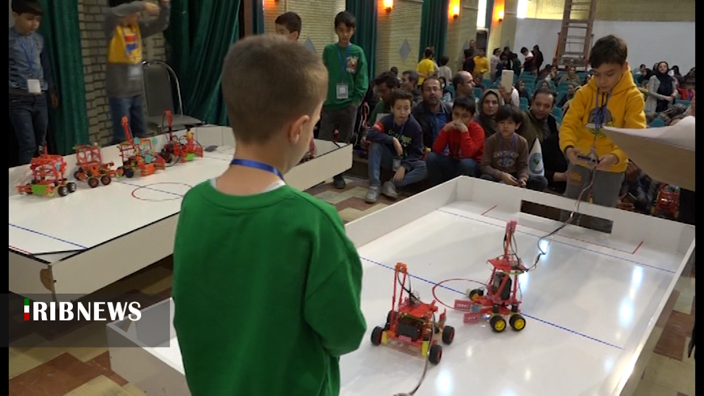 رقابت ۳۰۰ دانش آموز از استان همدان در رقابت‌های رباتیک