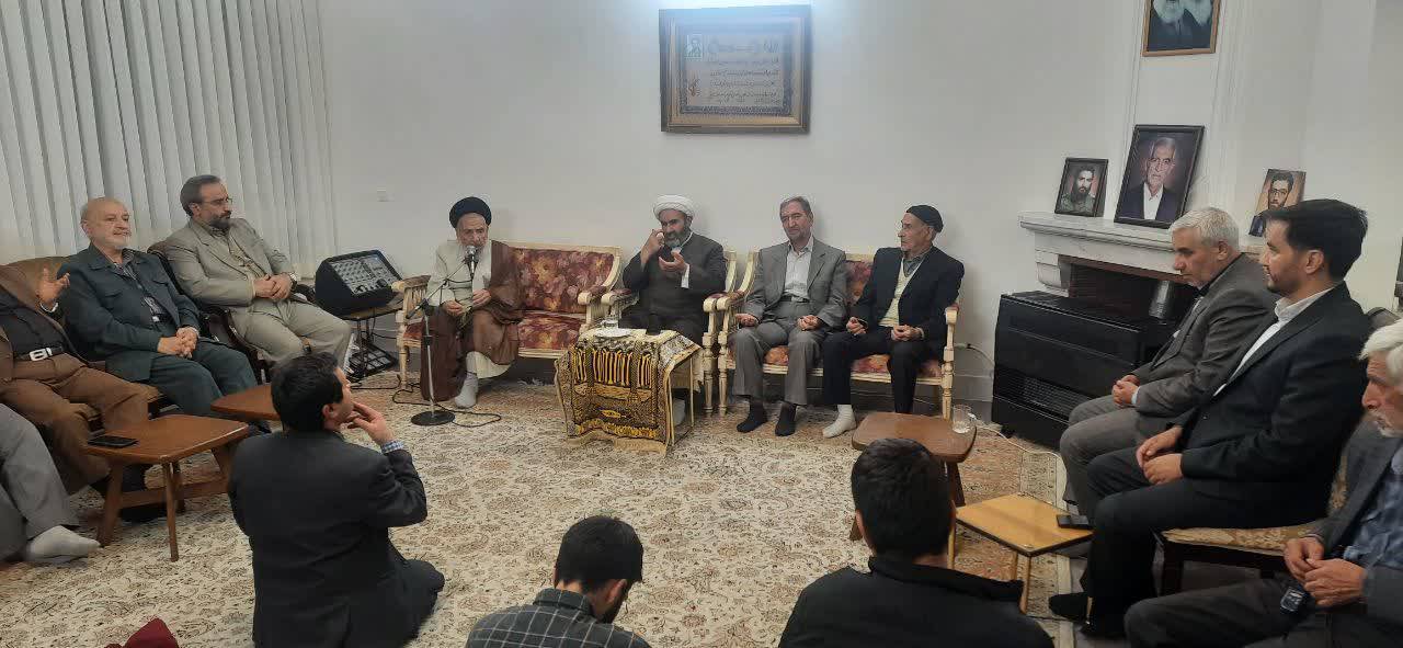 برگزاری جلسه قرآن مکتب الشهدا در منزل شهید زاهد مقدم