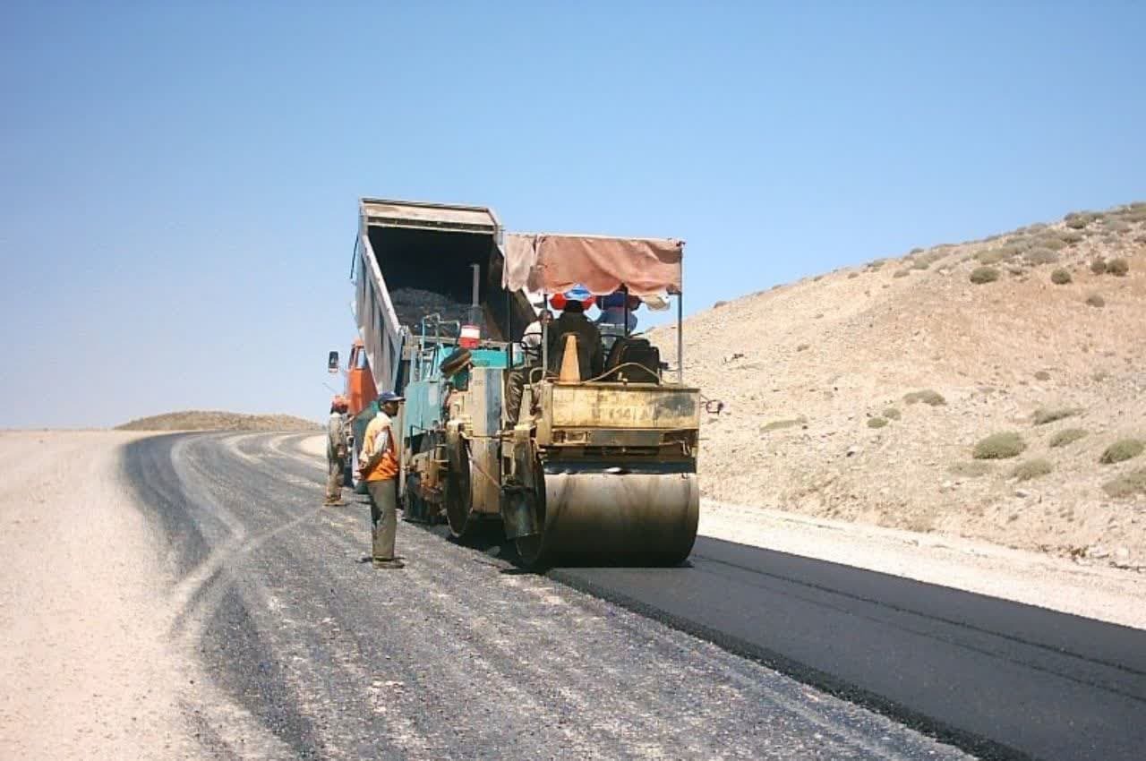 بهسازی و آسفالت ریزی ۴۰۰ کیلومتر از راه‌های روستایی آذربایجان‌غربی 