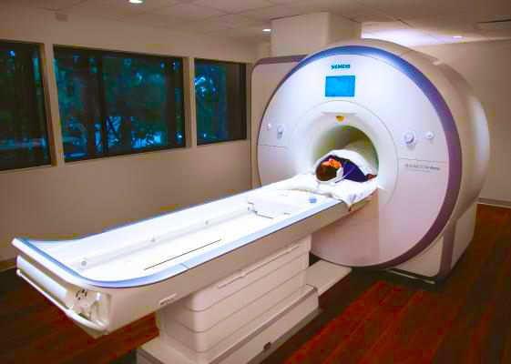 بهره برداری از دستگاه MRI در شهرستان اسفراین