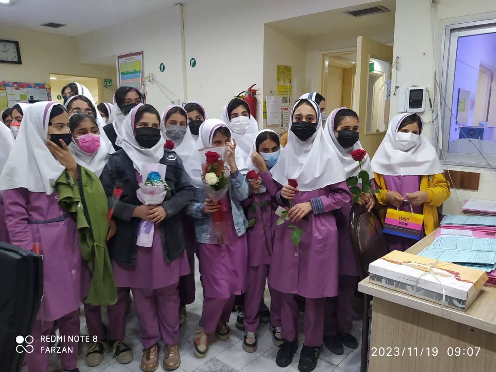 تجلیل دانش آموزان دهدشتی از پرستاران بیمارستان امام خمینی (ره)