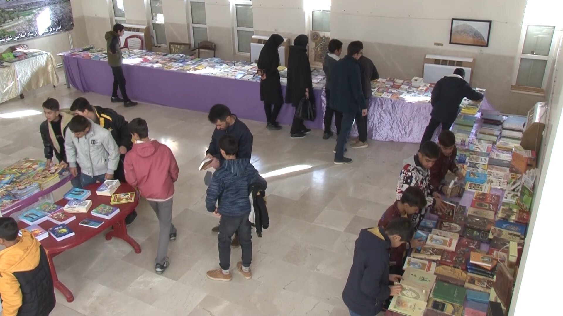 گشایش  نمایشگاه کتاب و محصولات فرهنگی وآموزشی درفریدونشهر