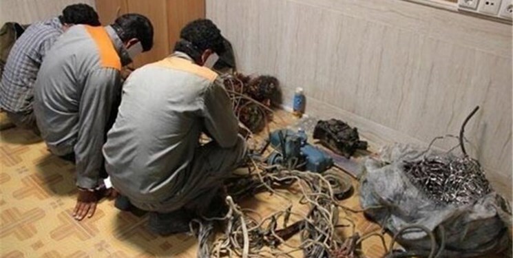 کشف ۷۰۰ کیلوگرم سیم برق از باند سارقان در اصفهان