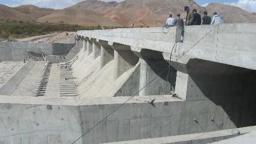 عملیات آماده سازی سد، بازگشایی دریچه تخلیه کننده تحتانی سد بار نیشابور