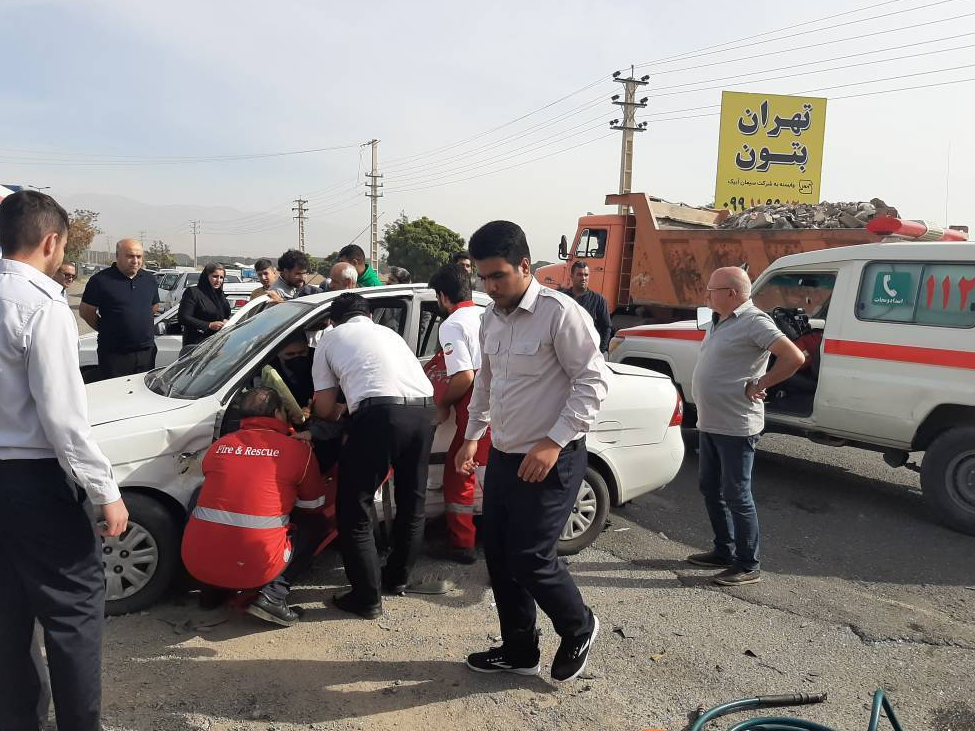 برخورد دو خودرو در شهرستان نظرآباد ۳ مصدوم برجای گذاشت