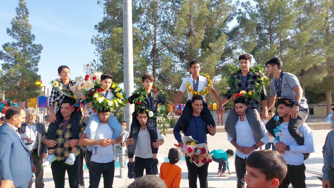 استقبال مسئولان و جامعه ورزشی بردسکن از ورزشکاران مدال آور