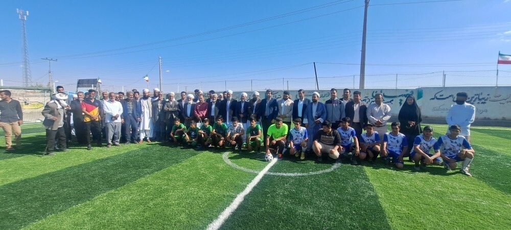 افتتاح دومین زمین چمن مصنوعی درون مدرسه‌ای در صالح آباد