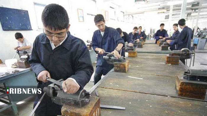 آموزش بیش از ۲۰ هزار دانش آموز قمی در هنرستان‌های استان