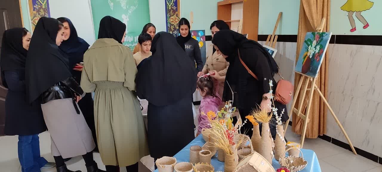 گشایش نمایشگاه صنایع دستی کودکان معلول در تکاب