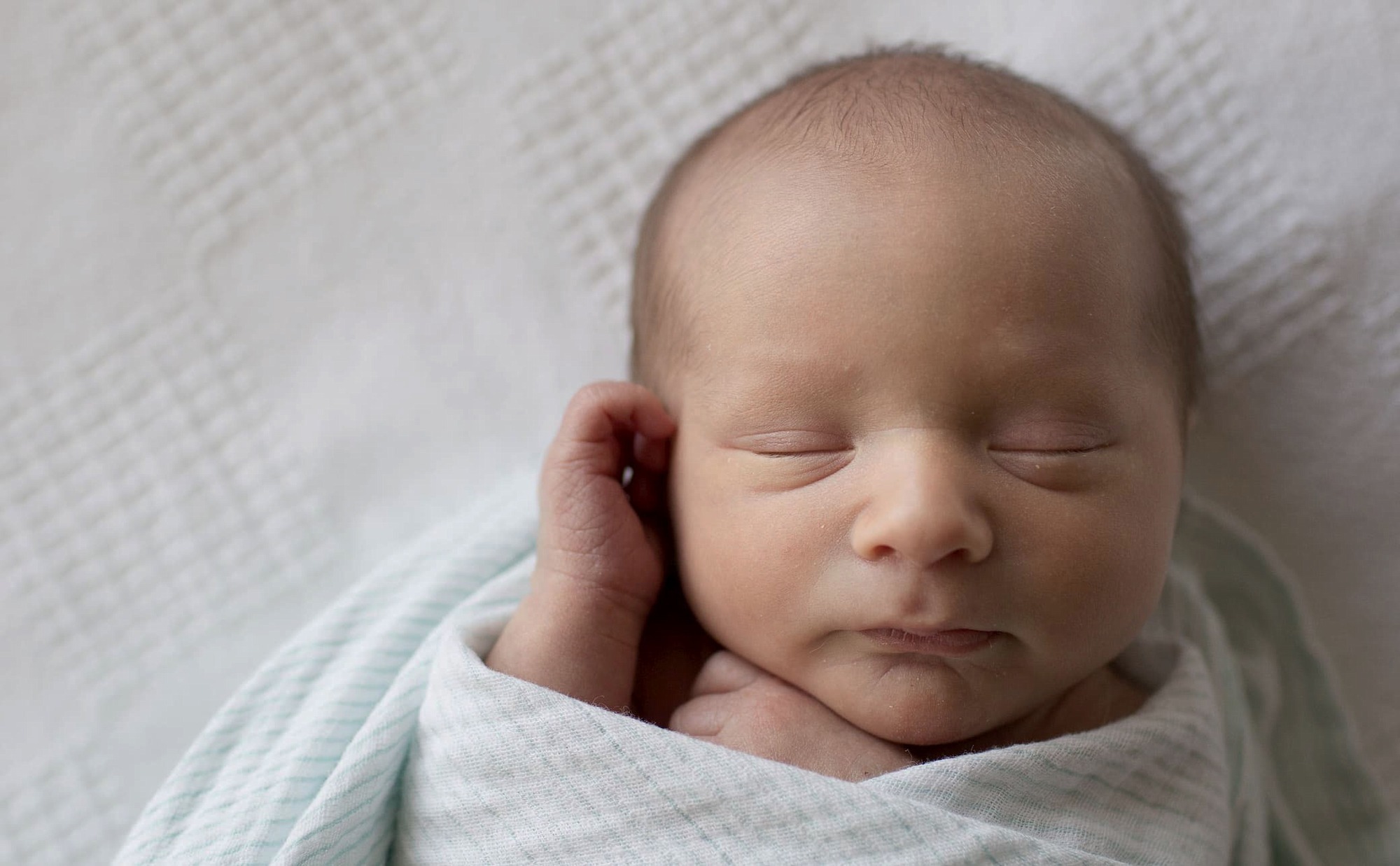 مراقبت‌های ۶ تا ۱۲ ساعت نخست تولد نوزاد