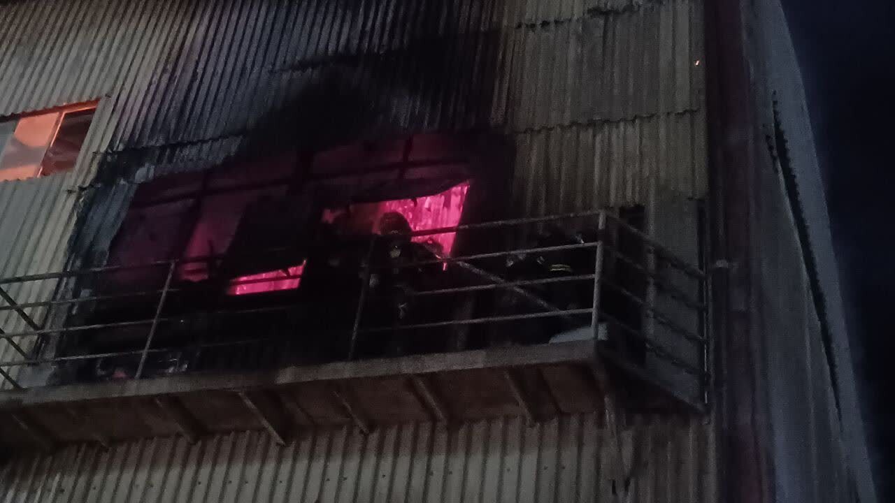 مهارآتش سوزی در قسمتی از کارخانه تولید آرد و نشاسته