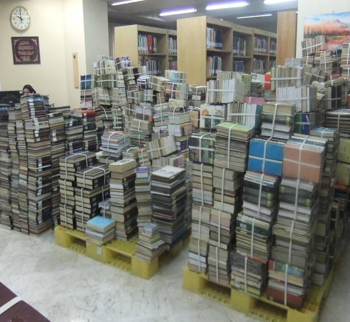 اهدا و امانت ۱۲۱ هزار نسخه کتاب از کتابخانه مرکزی آستان قدس