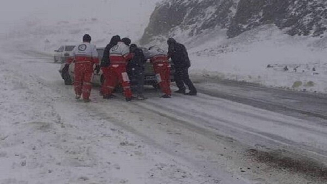 امدادرسانی هلال احمر به ۴۳ حادثه دیده در برف و کولاک اخیر گلستان