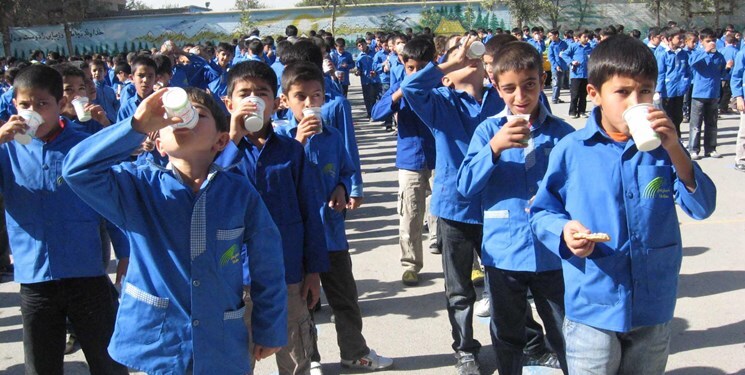 توزیع شیر رایگان در مدارس ابتدایی دولتی اصفهان