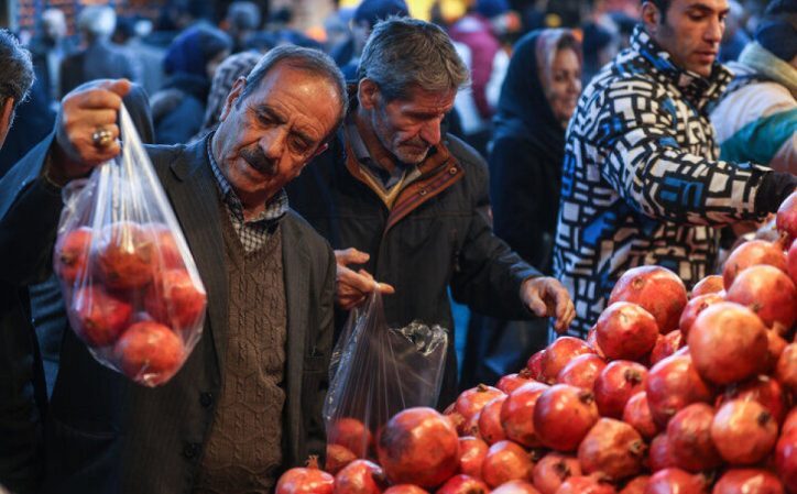 افزایش نظارت گشت‌های بازرسی اصناف بر بازار شب یلدا