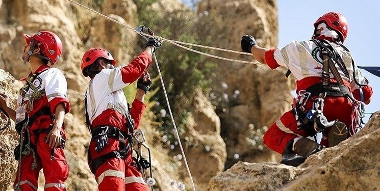 افزایش امدارسانی آتش نشانان به کوهنوردان گرفتار در کوه