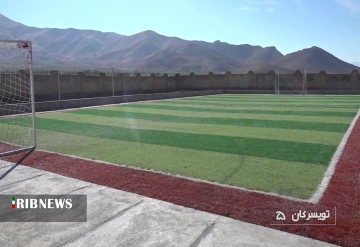 افتتاح زمین چمن مصنوعی در روستای منجان تویسرکان